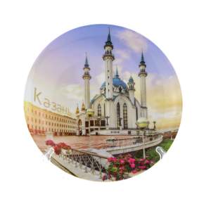 Тарелка керамика 15 см Казань Кул Шариф с цветами Декоративная тарелка из керамики.
На тарелке изображена главная мечеть Казанского Кремля - Кул-Шариф. Это будет отличный сувенир из Казани. В комплект входит подставка и коробка. Тарелка будет отлично смотреться и на стене, благодаря наличию подвеса. 